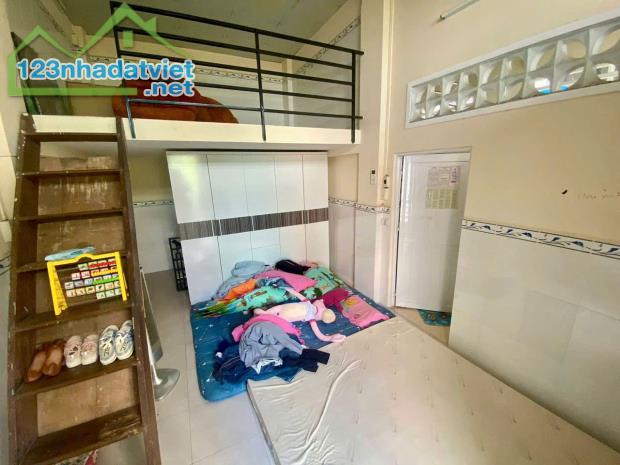 Chủ nhà cần bán gấp, chốt giá 2.99 tỷ - Nhà 3 tầng sát mặt tiền đường, ngay Gò Vấp - 2