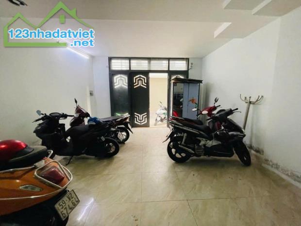 Bán nhà CHDV đường Nguyễn Văn Nghi, P.7,4,5 x 9, nh 5m, thu nhập 50 triệu/t giá 7.25 tỷ tl - 1