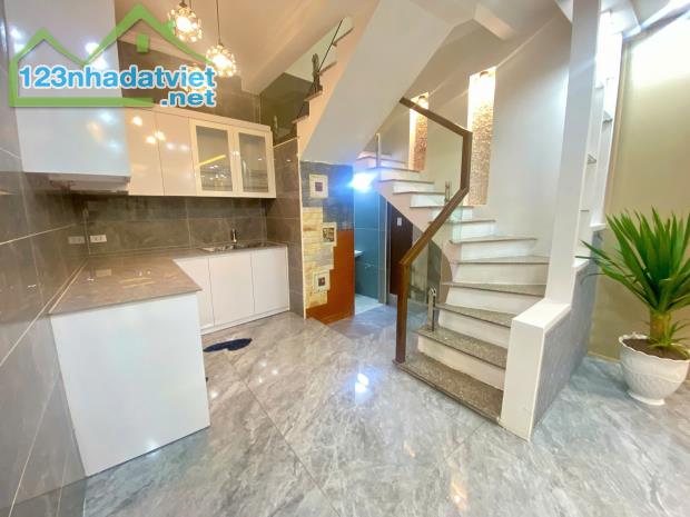Bán nhà 2 tầng về ở ngõ 250 Thiên Lôi - 3