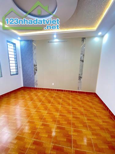 Bán nhà 2 tầng về ở ngõ 250 Thiên Lôi - 1