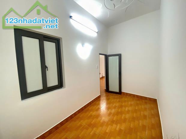 Bán nhà 2 tầng về ở ngõ 250 Thiên Lôi
