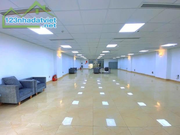 TÒA NHÀ PHÙNG CHÍ KIÊN, DT 252M2, QUY MÔ 8 TẦNG NỔI, TUM, HẦM. MẶT TIỀN 12M, MỚI TINH - 1