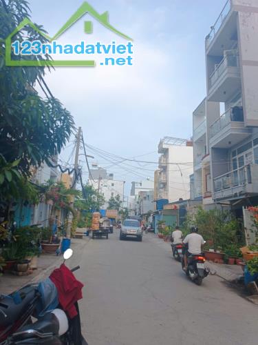 Bình Tân,hẻm Nhựa ô tô, Nhà đẹp 6 tầng, Thang máy, gần MT, giá rẻ.