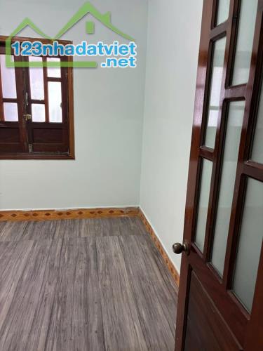 cho thuê nhà trung tâm hẻm Đào Duy Từ thông qua Phạm Ngũ Lão - 2