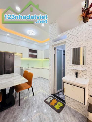 Bán nhà hẻm 3,5m thông đường Quang Trung, P.10, 3,8 x 10 nở hậu 5.3m, 3 tầng giá 5.17 tỷ t