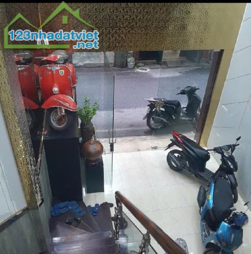 BÁN NHÀ PHÂN LÔ NGUYỄN CHÍ THANH, Ô TÔ VÀO NHÀ, VỪA Ở VỪA KINH DOANH, SỔ VUÔNG VẮN - 1