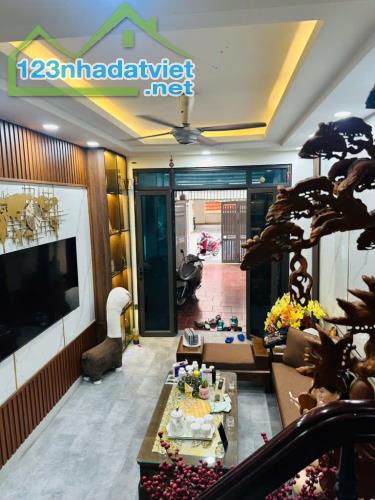 82m2 NHÀ 3 TẦNG, KHU QUÂN ĐỘI PHÂN LÔ - GARA ÔTÔ 7C - VIEW HỒ - SINH KHÍ NGẬP TRÀN, 10.x t - 3