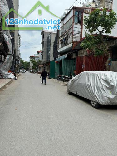 Bán đất tặng nhà Hồ Tùng Mậu – 138m², MT 5m, vỉa hè, ô tô tránh – Xây tòa nhà cực đẹp