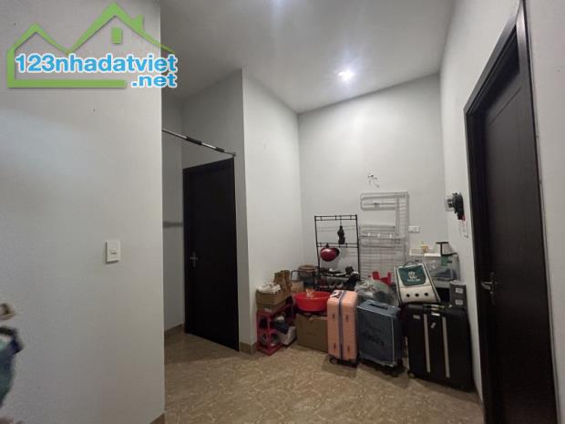 # Nhà Kiệt Nguyễn Công Trứ đi bộ ra Sông Hàn, 86m2, 2 tầng, 5 Phòng cho thuê 15tr