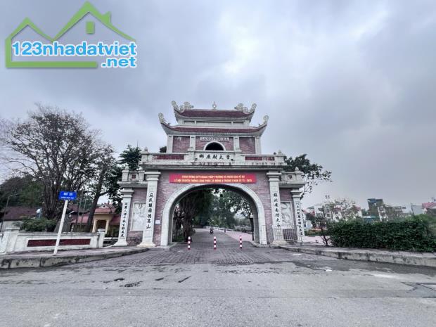 BÁN NHÀ-#NGỌCTHUY# -DÂN XÂY -NHÀ ĐẸP - NGÕ THÔNG-DT:60 MÉT - GIÁ 9 TỶ NHỈNH
