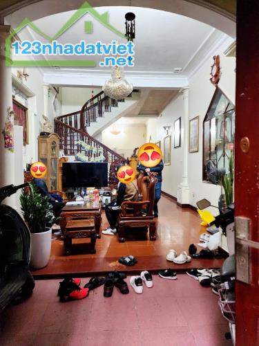 CHỦ CẦN BÁN NHÀ TẠI CẦU GIẤY NGÕ 196 NGUYỄN VĂN HUYÊN, DT 65.3/66 * 4 TẦNG , GIÁ 15 TỶ - 2