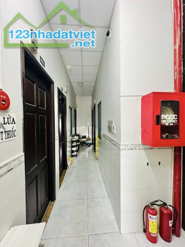 Bán nhà 8 Tầng, đường Cách Mạng Tháng 8 - Q10, 8x22m, 54 CHDV, thu 200tr, 29.9 tỷ - 1