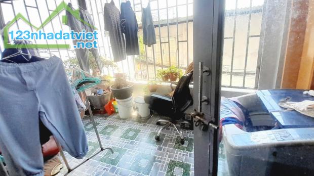 Hót Quá, Nhà Mặt Tiền Q2, DT 76m2, Ngang Khủng 8m, Hẻm Xe Hơi, Giá chỉ 9.5ty