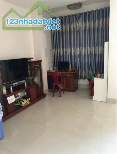 CHỦ CẦN TIỀN BÁN GẤP NHÀ HẺM XE HƠI, 1 TRÊT, 1 ẦU, ST, DT: 5,8M x 18M, GIÁ 8,6 TỶ