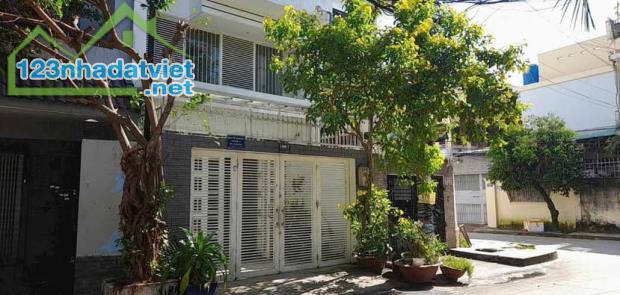 CHỦ CẦN TIỀN BÁN GẤP NHÀ HẺM XE HƠI, 1 TRÊT, 1 LỮNG, 3 LẦU, 5,6M x 17,3M, GIÁ 11 TỶ CÒN TL