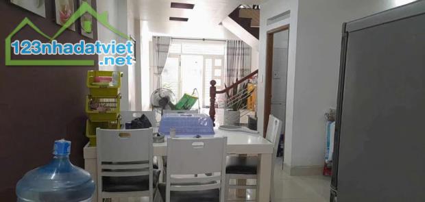 CHỦ CẦN TIỀN BÁN GẤP NHÀ HẺM XE HƠI, 1 TRÊT, 1 LỮNG, 3 LẦU, 5,6M x 17,3M, GIÁ 11 TỶ CÒN TL - 2