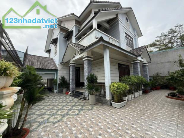 Bán BIỆT THỰ Siêu Đẳng Dĩ An, đương nhựa trước nhà 20m,giảm sock 2 tỷ - 4
