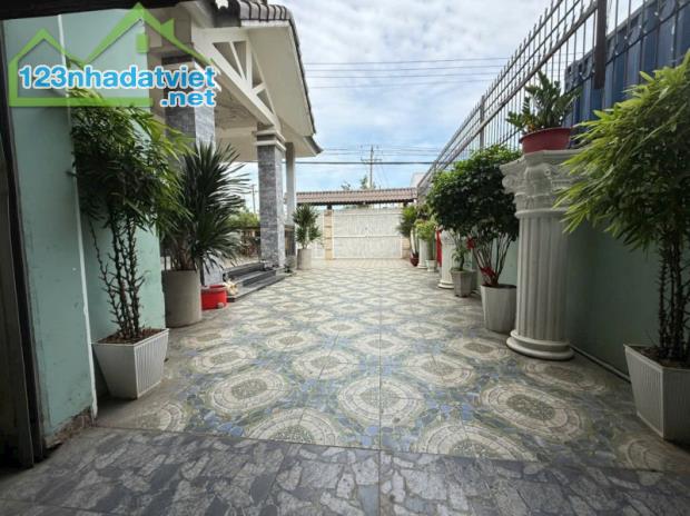 Bán BIỆT THỰ Siêu Đẳng Dĩ An, đương nhựa trước nhà 20m,giảm sock 2 tỷ - 1