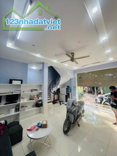 HIẾM-Bán nhà Ôtô tránh Phố Trung Kính 42/50m x 4 Tầng, MT 6.3m 20.5 Tỷ, KD đỉnh - 3