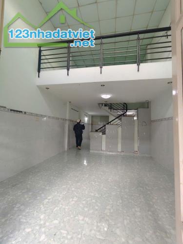 Bán nhà sổ Hồng riêng. Ngay chợ Xuân Thới Thượng. Hóc môn