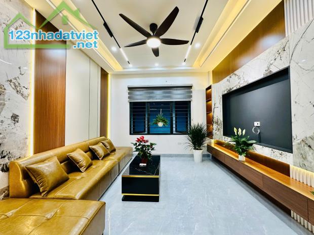 Bán nhà 4 tầng tặng full nội thất đầu đường Trường Chinh, tp Hải Dương