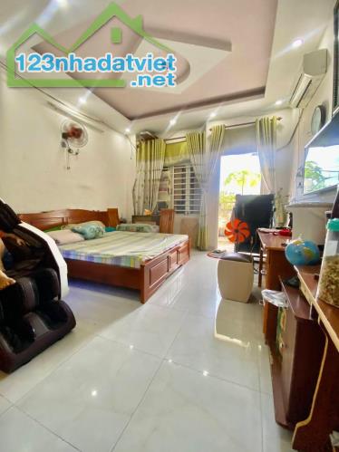 MẶT TIỀN KINH DOANH - NGAY TRƯỜNG ĐẠI HỌC CÔNG THƯƠNG - QUẬN TÂN PHÚ - 60M2 - 4 TẦNG