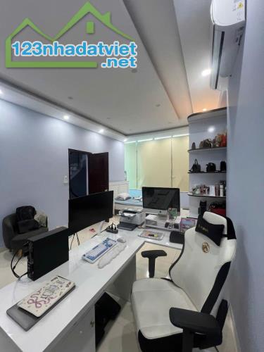 BÁN NHÀ PHỐ TRUNG KÍNH💥CẦU GIẤY💥4M2 x 4T💥MT 6.3M💥20.5 TỶ💥NGÕ Ô TÔ TRÁNH💥KD SẦM UẤT💥