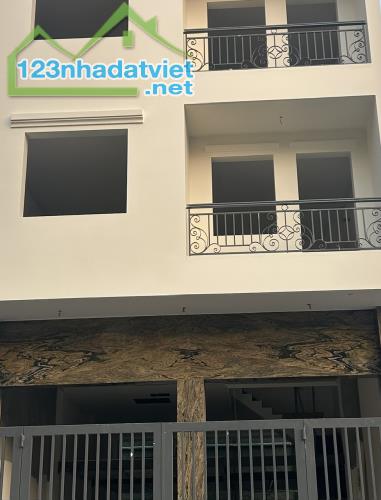 NHÀ 3 TẦNG, ĐƯỜNG SỐ RỘNG 6M THÔNG LÊ VĂN THỊNH - 190M - CHỈ 19TỶ  Ngang bề thế 19m - 2