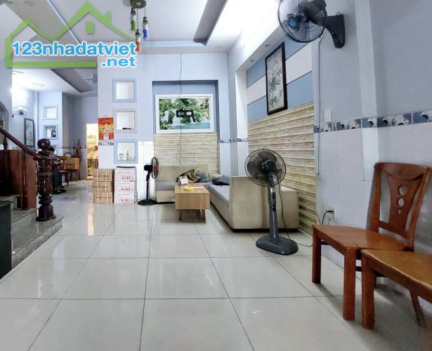 NHÀ 3 TẦNG, ĐƯỜNG SỐ RỘNG 6M THÔNG LÊ VĂN THỊNH - 190M - CHỈ 19TỶ  Ngang bề thế 19m - 1