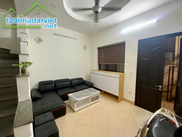 CHO THUÊ GẤP GIÁ RẺ CĂN NHÀ 5 TẦNG 4 NGỦ 40 M2 - ĐẦY ĐỦ TIỆN NGHI CHỈ VIỆC Ơ - 13 TR