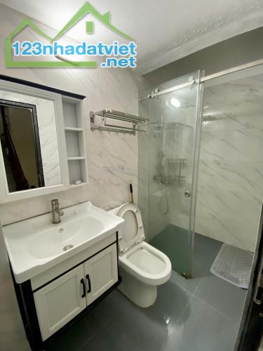 CHO THUÊ GẤP GIÁ RẺ CĂN NHÀ 5 TẦNG 4 NGỦ 40 M2 - ĐẦY ĐỦ TIỆN NGHI CHỈ VIỆC Ơ - 13 TR - 3