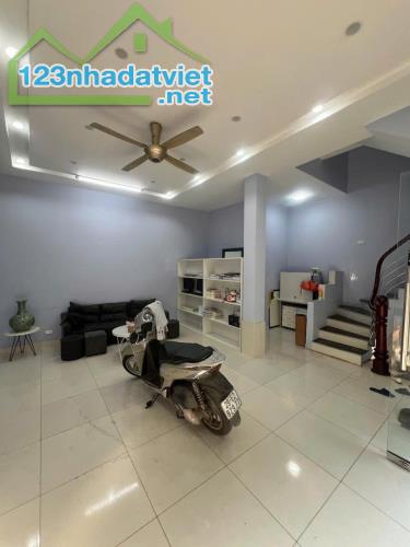 BÁN NHÀ PHỐ TRUNG KÍNH💥CẦU GIẤY💥4M2 x 4T💥MT 6.3M💥20.5 TỶ💥NGÕ Ô TÔ TRÁNH💥KD SẦM UẤT💥 - 2