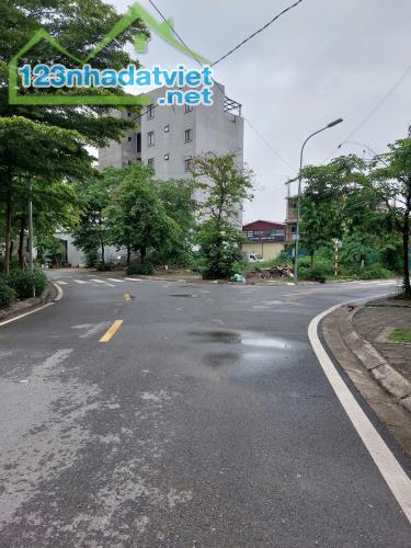 [Cực hiếm, Tiện ích Triệu đô – Giá nghìn đô], view Hồ - Vườn hoa. Đường 3 ô tô tránh – KD - 1