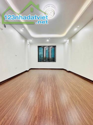 NHÀ ĐẸP PHỐ TRẦN ĐẠI NGHĨA - KINH DOANH - Ô TÔ ĐỖ CỬA, VÀO NHÀ - LÔ GÓC - NGÕ THÔNG, GẦN P - 1