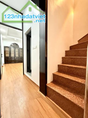 Cần bán nhà đẹp tại Văn Chương TT Đống Đa, khách mua chỉ xách Vali về ở DT38m, 5T hơn 6 tỷ