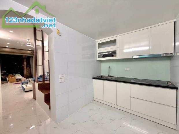 Cần bán nhà đẹp tại Văn Chương TT Đống Đa, khách mua chỉ xách Vali về ở DT38m, 5T hơn 6 tỷ - 1