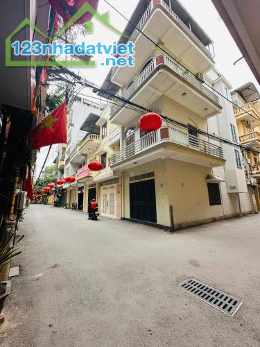 SIÊU HIẾM- Nhà Lô Góc Ôtô tránh Phùng Khoang,Từ Liêm 54m2/4Tầng/MT 4.5m 16.6 Tỷ