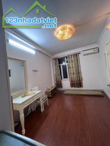 Bán nhà đẹp lô góc ngõ 559 Lĩnh Nam, VF3 lùi tận cửa, giá 5 tỷ - 4