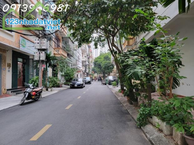 Phân lô Trung Kính 6 tầng, vỉa hè, lô góc 3 ô tô tránh, 3 mặt thoáng, 3 ô tỗ đỗ cửa, giá