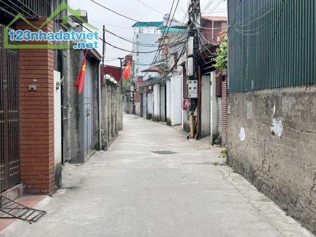 Cần bán 79m2 nhà 3 tầng ngõ 28 Phố Võ Trung, Phúc Lợi. Đường rộng ô tô 7 chỗ ra vào thoải - 1