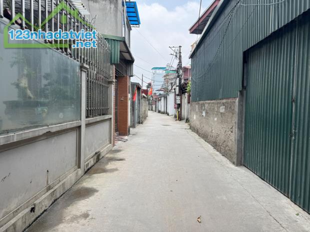 Cần bán 79m2 nhà 3 tầng ngõ 28 Phố Võ Trung, Phúc Lợi. Đường rộng ô tô 7 chỗ ra vào thoải - 2