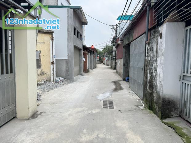 Cần bán 79m2 nhà 3 tầng ngõ 28 Phố Võ Trung, Phúc Lợi. Đường rộng ô tô 7 chỗ ra vào thoải - 3