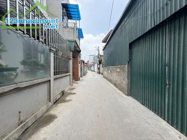 Cần bán 79m2 nhà 3 tầng ngõ 28 Phố Võ Trung, Phúc Lợi. Đường rộng ô tô 7 chỗ ra vào thoải - 4