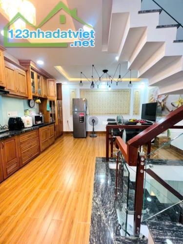 Hẻm Xe Hơi Sát Mặt Tiền 45m2 - Chỉ 5 Tỷ Hơn - 4 Tầng 3PN - 3