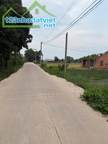 BÁN LÔ ĐẤT MT BÊ TÔNG HOÀ KHÁNH ĐÔNG DT 5X26 GIÁ 890TR, SHR CC NGAY