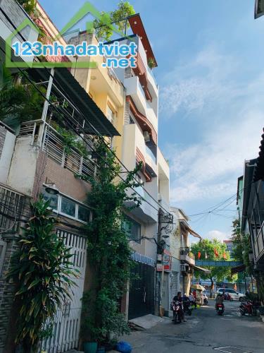 Bán tòa nhà 6 tâng, full nội thất 5,2x16m, doanh thu khủng, sát mặt tiền Hoàng Sa chỉ 25ỷ