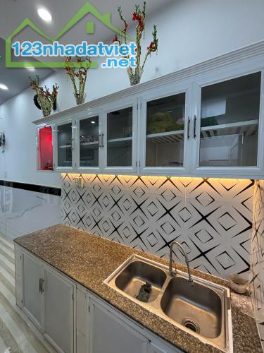 NHÀ BÁN Tỉnh Lộ 10 - 4 TẦNG - 3x8m - HXH - 2.45 TỶ - BÌNH TÂN - 3