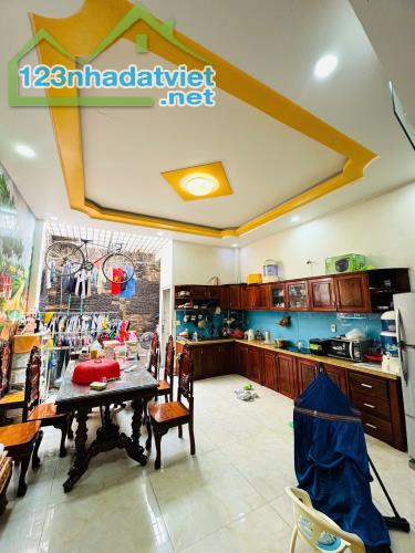 MẶT TIỀN NỘI BỘ SÁT TÊN LỬA --10OM2--2 TẦNG --GIÁ CHỈ :6.6 TỶ (TL) - 4