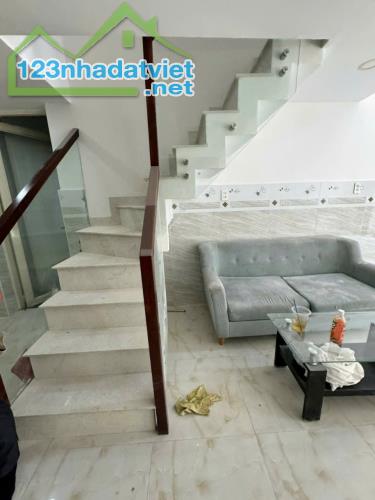 Nhà rộng 5 tầng, gần Chung cư Ruby Nguyễn Sỹ Sách, 5.25 tỷ - 3
