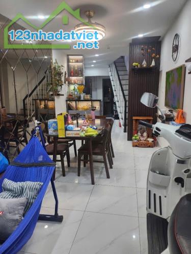 Cần bán căn nhà gần mặt tiền đường Cách Mạng Tháng 8 Quận 3 chỉ 6,6 Tỷ